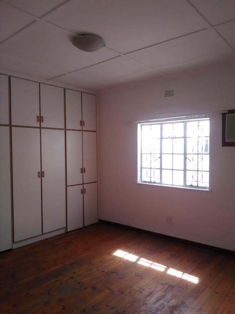 3 Bed House in Beaufort West photo number 14