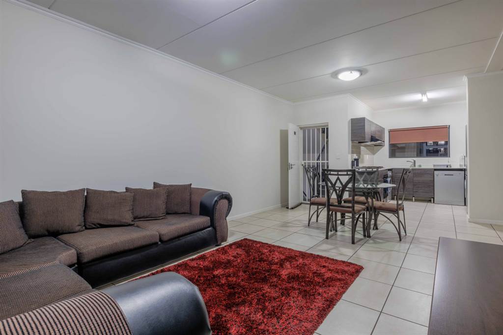 2 Bed Apartment in Modderfontein photo number 7