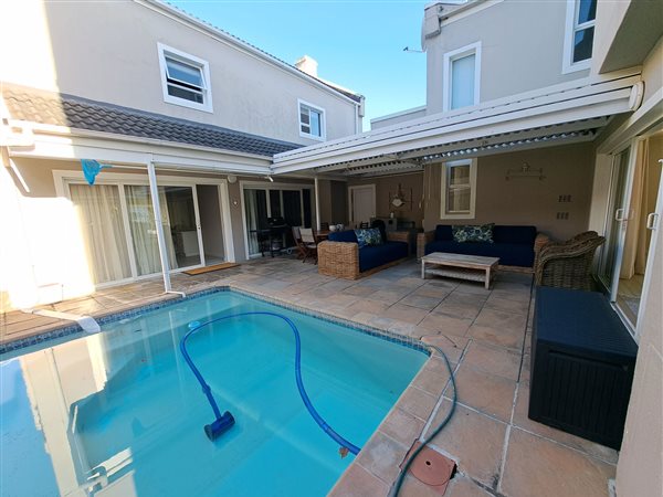 4 Bedroom House 4 Bedroom House