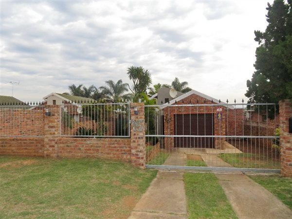 3 Bedroom Townhouse 3 Bedroom Townhouse