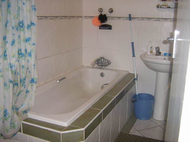 1 Bed Apartment in Athlone Park photo number 5