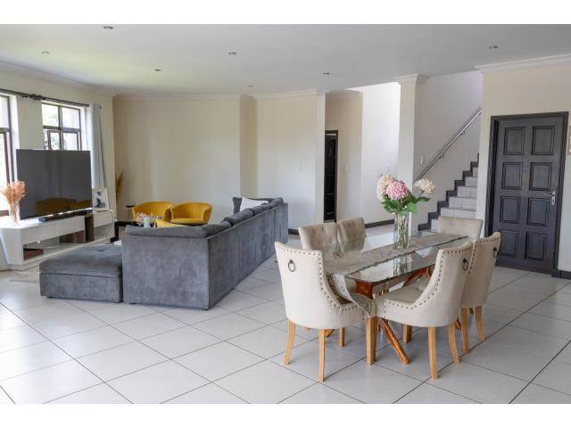4 Bed Apartment in Bushwillow Park Estate photo number 5