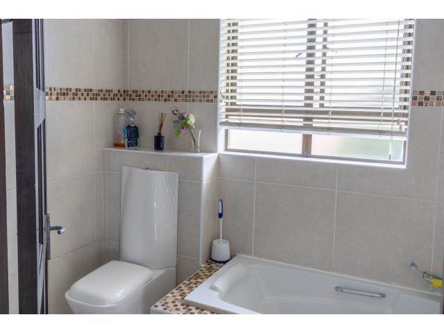 4 Bed Apartment in Bushwillow Park Estate photo number 14