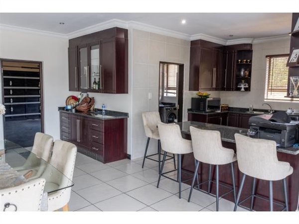 4 Bed Apartment in Bushwillow Park Estate