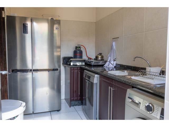 4 Bed Apartment in Bushwillow Park Estate photo number 4