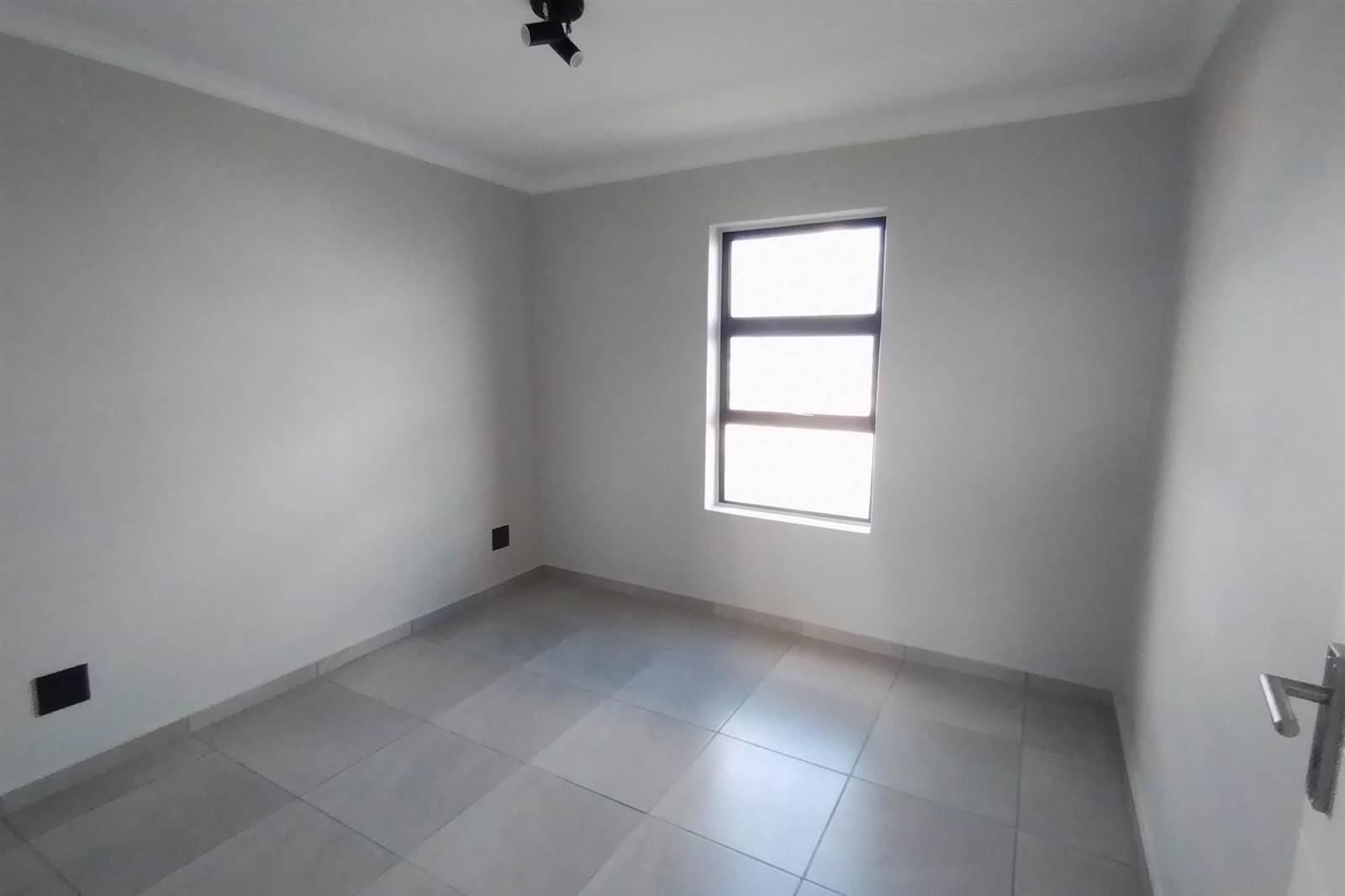 3 Bed Apartment in Belhar photo number 9