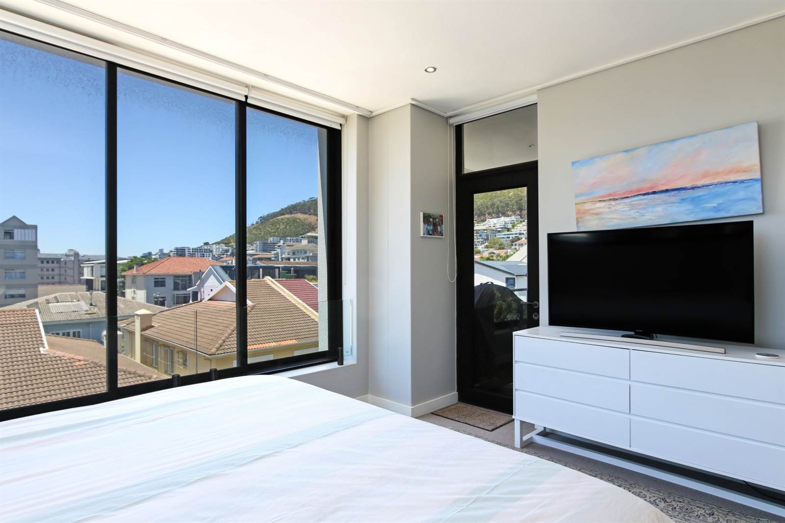 3 Bed Apartment in Fresnaye photo number 14