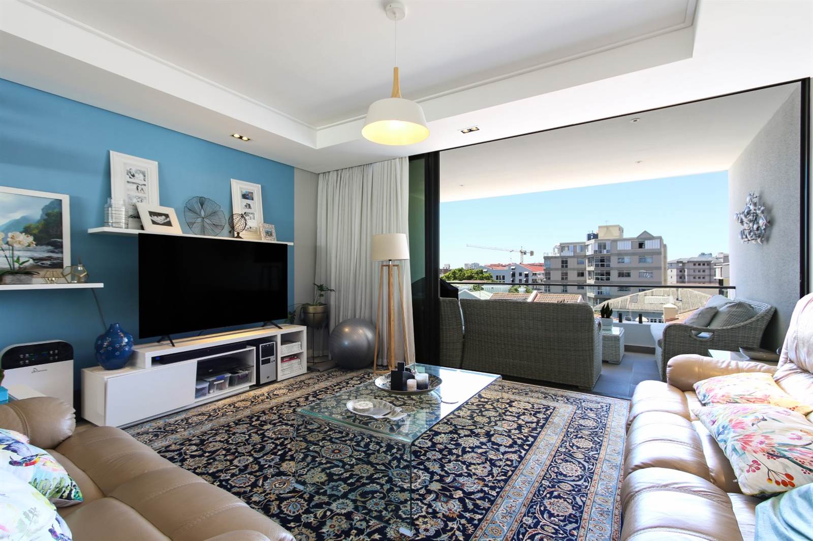 3 Bed Apartment in Fresnaye photo number 2