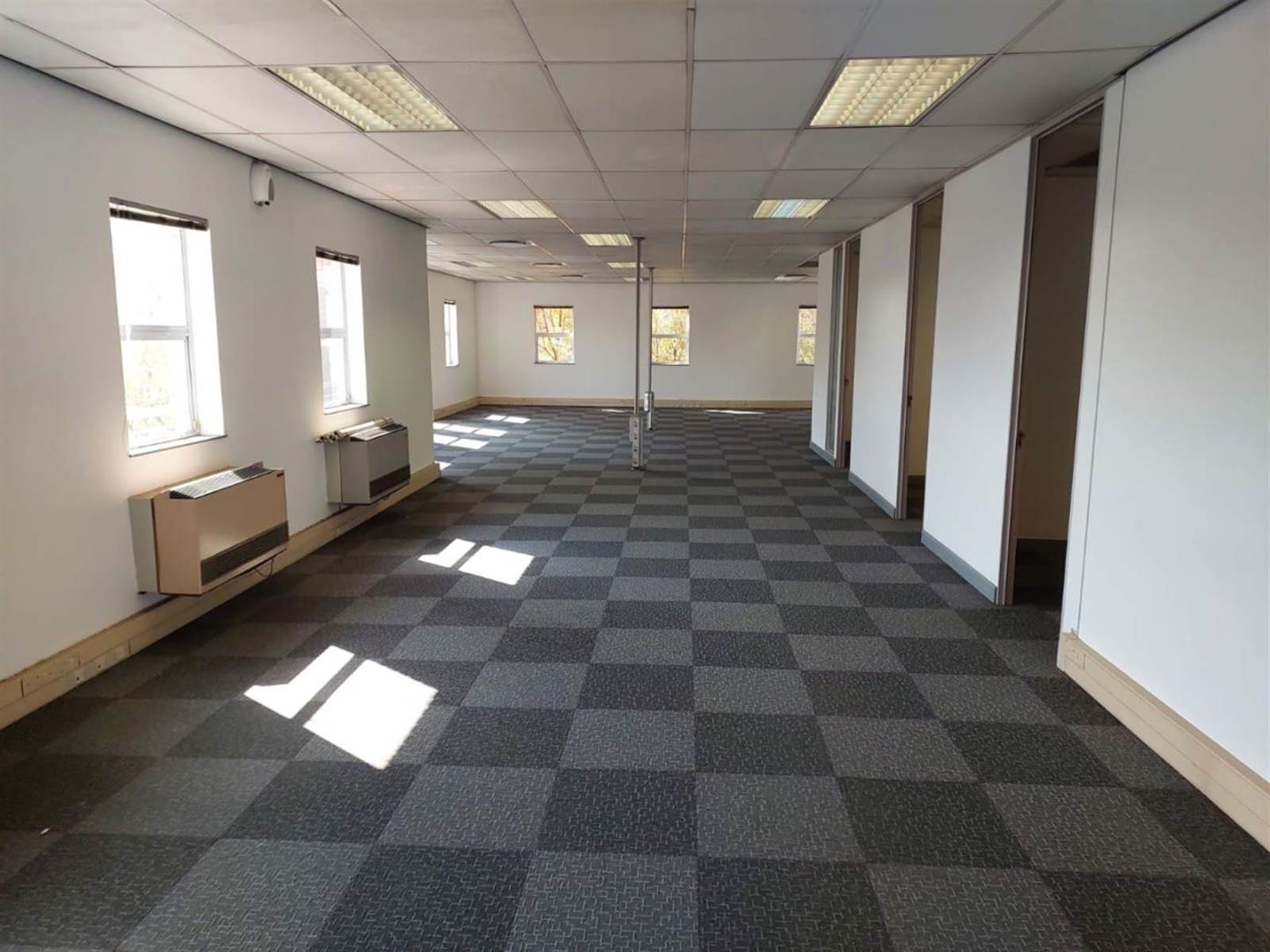 320  m² Commercial space in Fourways photo number 15