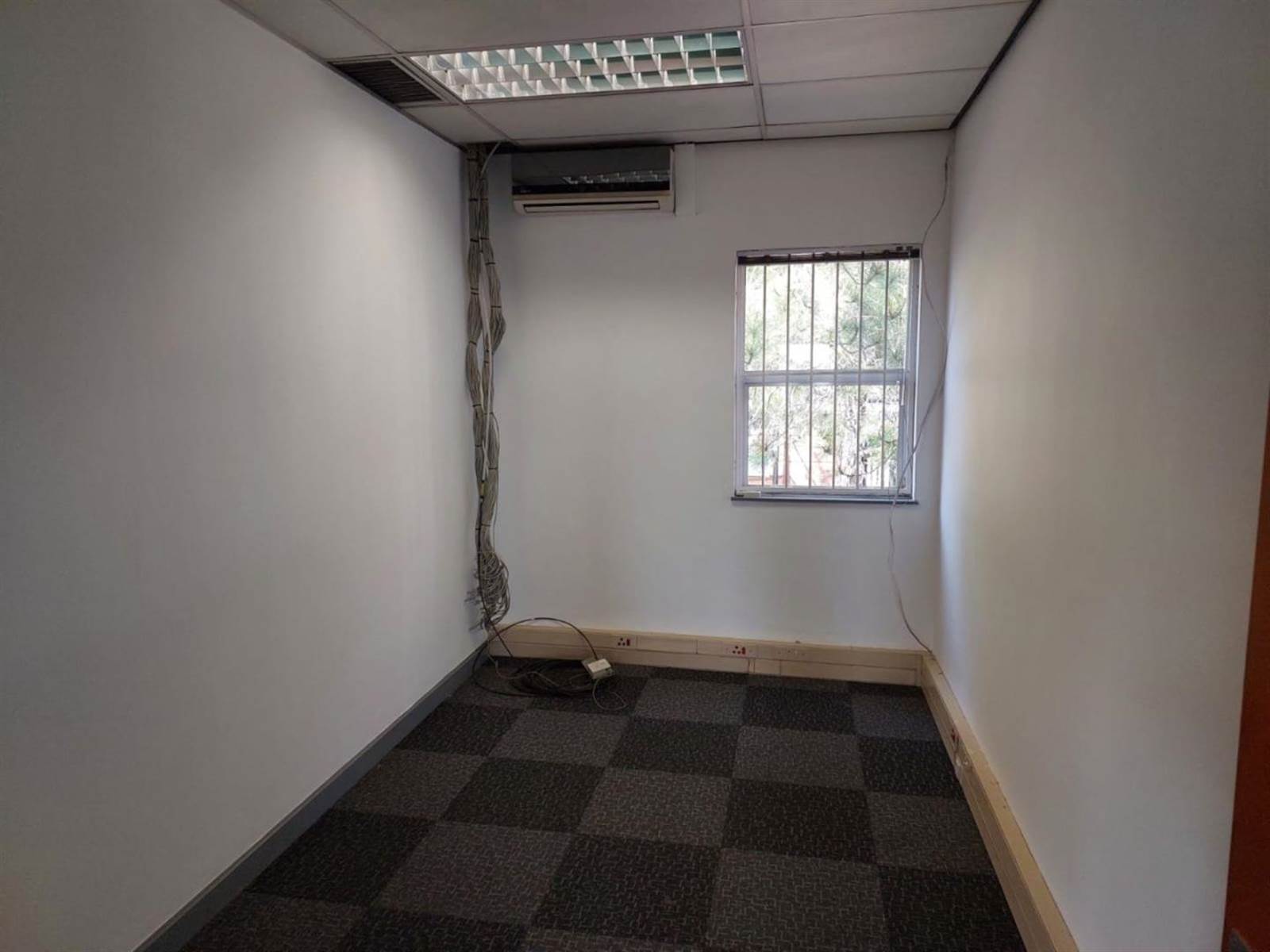 320  m² Commercial space in Fourways photo number 16
