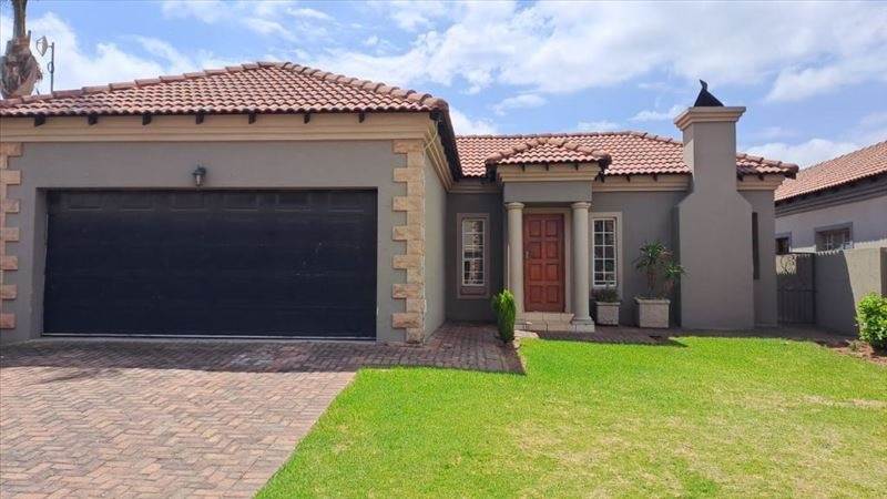 3 Bed House in Brakpan North photo number 2
