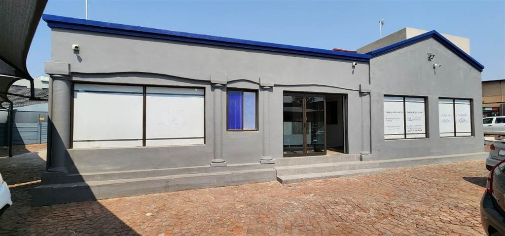 616  m² Commercial space in Rustenburg Central photo number 2