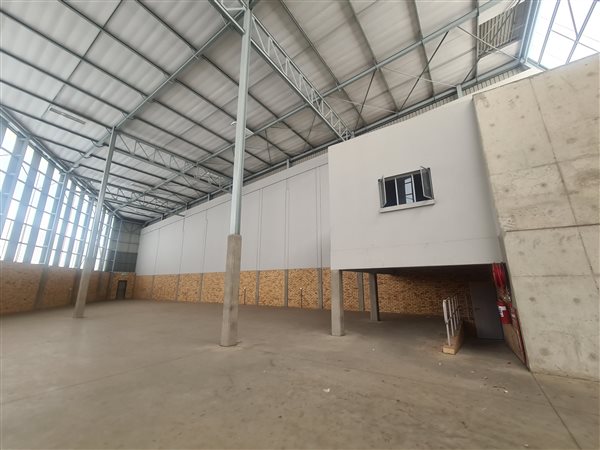 741  m² Industrial space