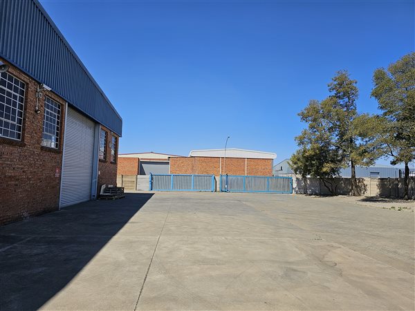 525  m² Commercial space