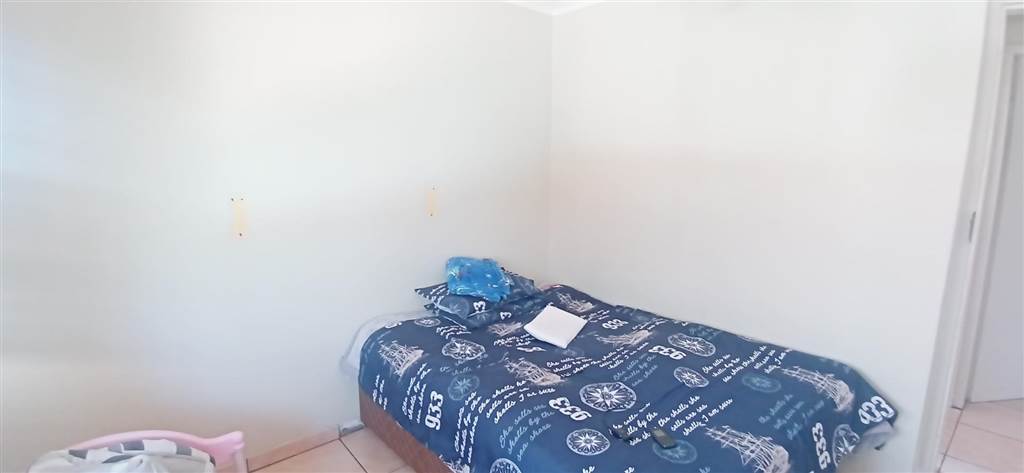 4 Bed Duplex in Garsfontein photo number 14