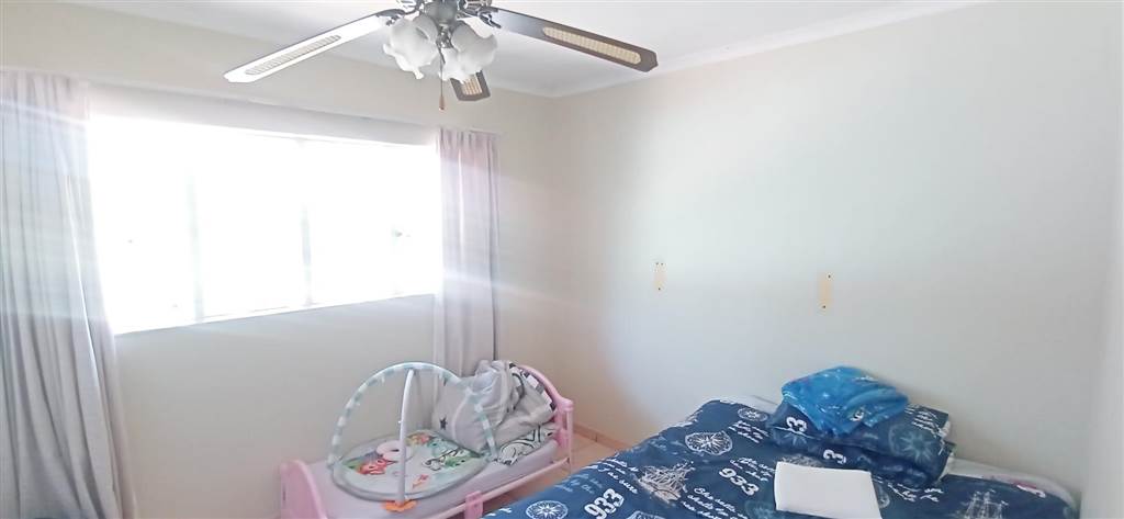 4 Bed Duplex in Garsfontein photo number 13