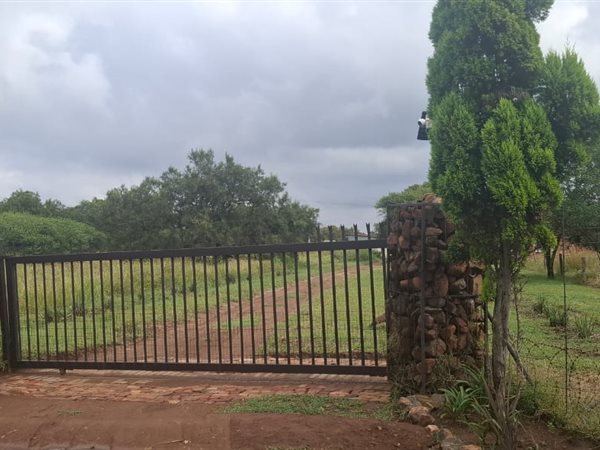 5.3 ha Smallholding 5.3 ha Smallholding