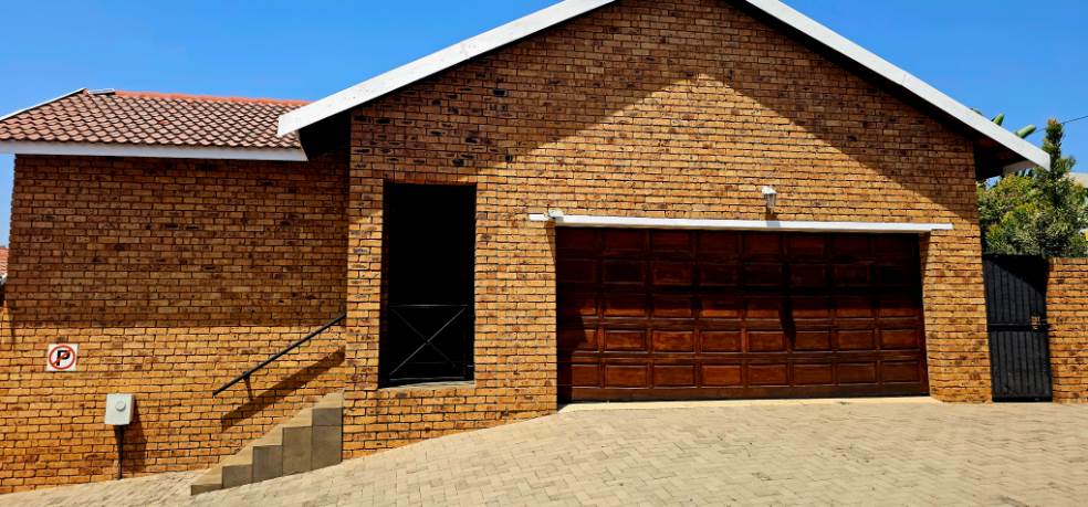 3 Bed Townhouse in Cullinan photo number 20