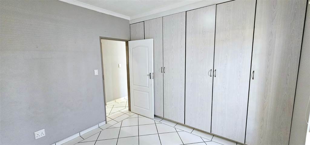 3 Bed Townhouse in Cullinan photo number 11