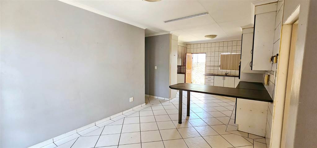 3 Bed Townhouse in Cullinan photo number 6
