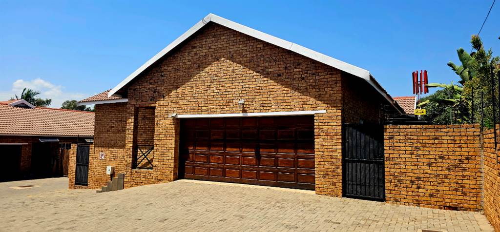 3 Bed Townhouse in Cullinan photo number 2
