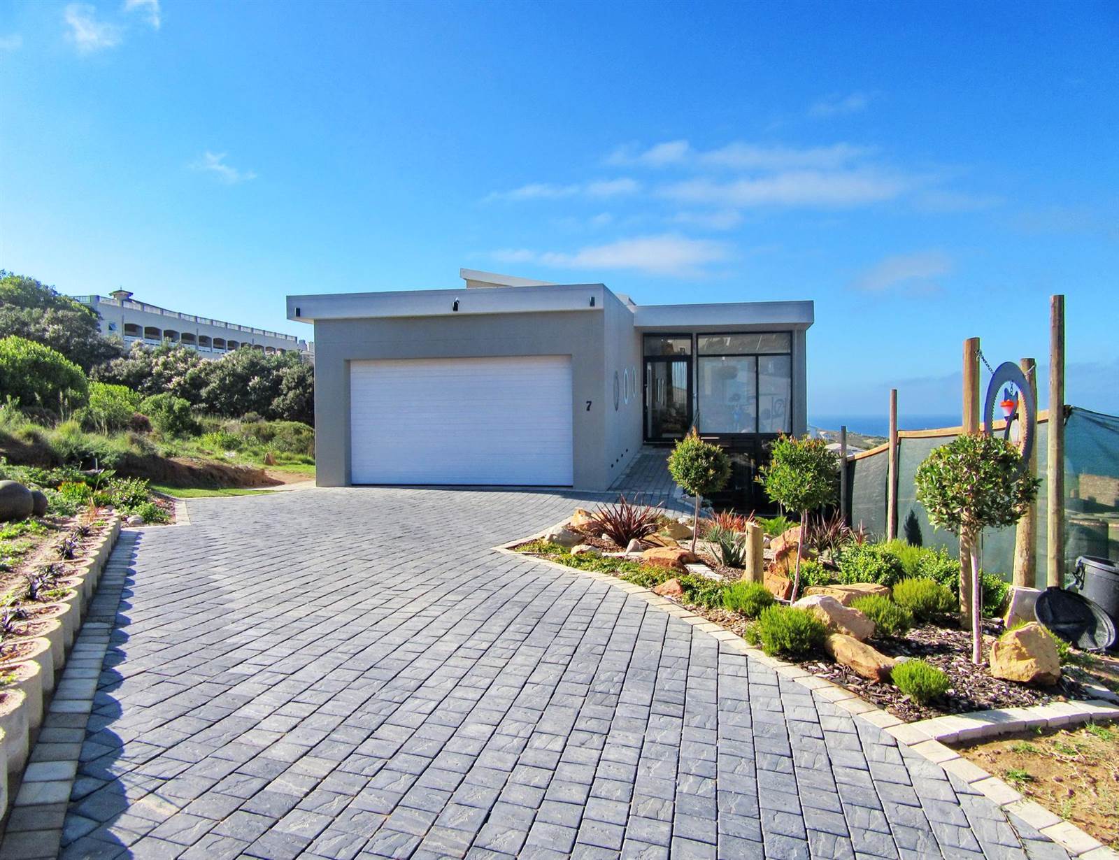 4 Bed House in Pinnacle Point Golf Estate photo number 3