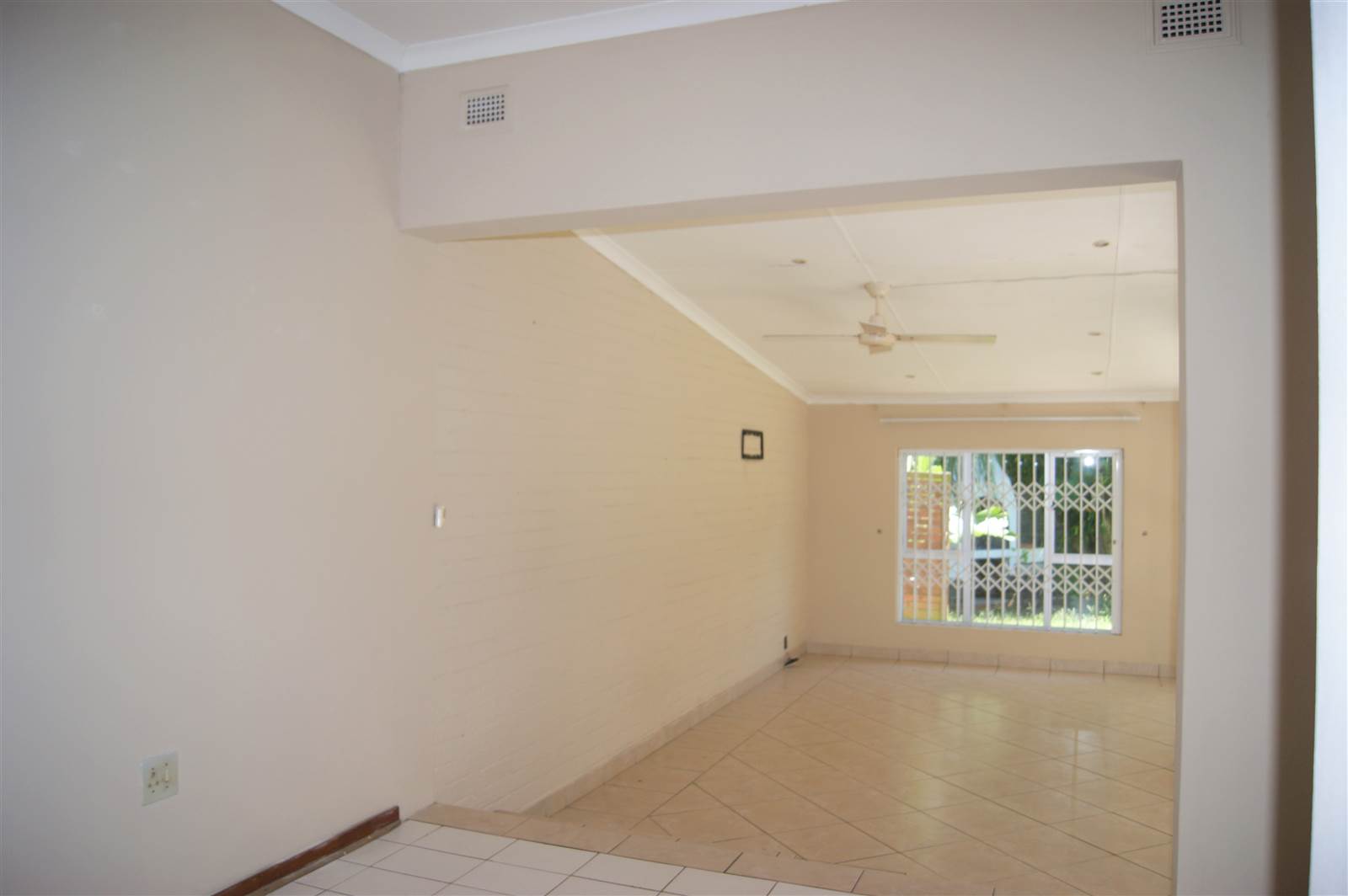 4 Bed House in Blythedale Beach photo number 19