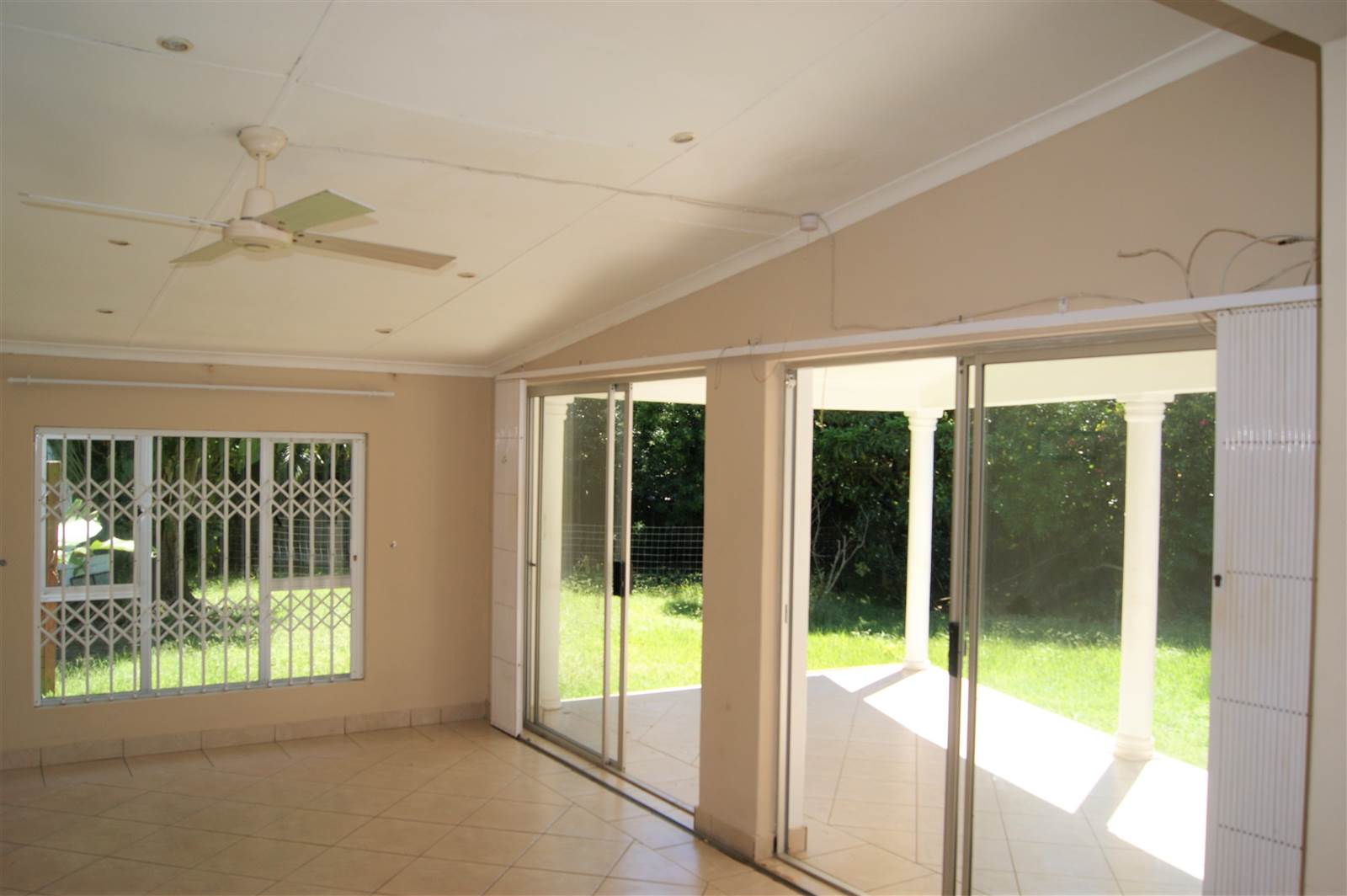 4 Bed House in Blythedale Beach photo number 6