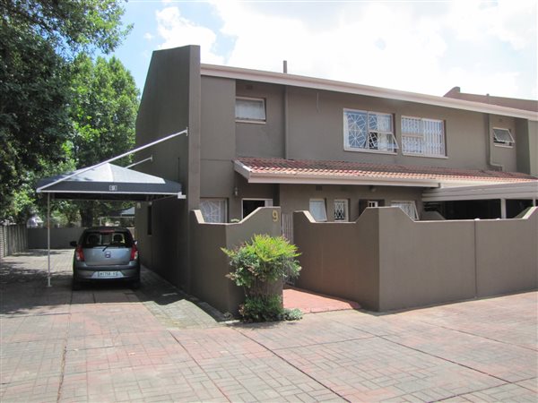 3 Bedroom Townhouse 3 Bedroom Townhouse