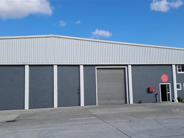 2 700  m² Industrial space