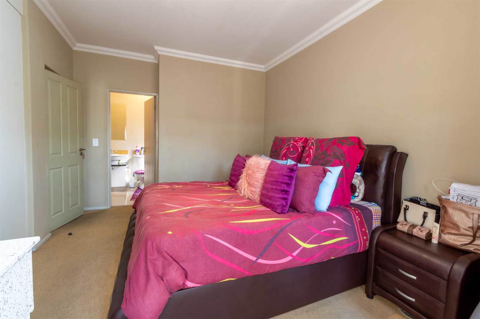 2 Bed Apartment in Parktown North photo number 8