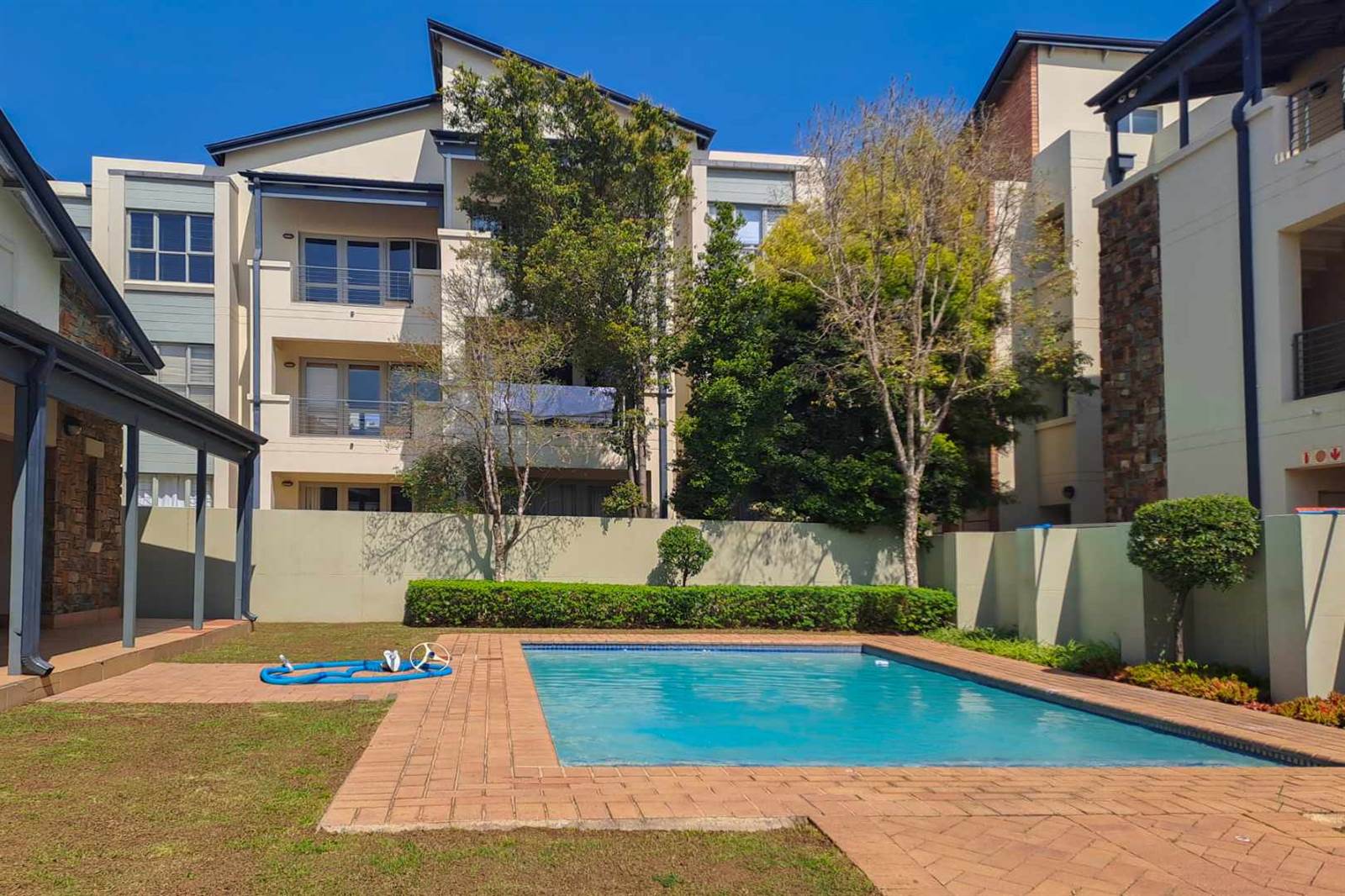 2 Bed Apartment in Parktown North photo number 15