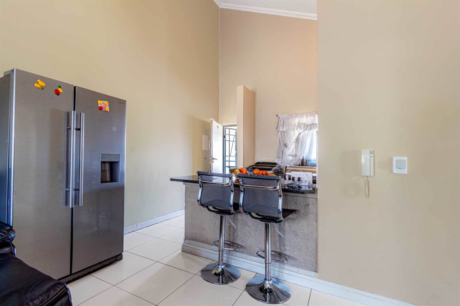 2 Bed Apartment in Parktown North photo number 4