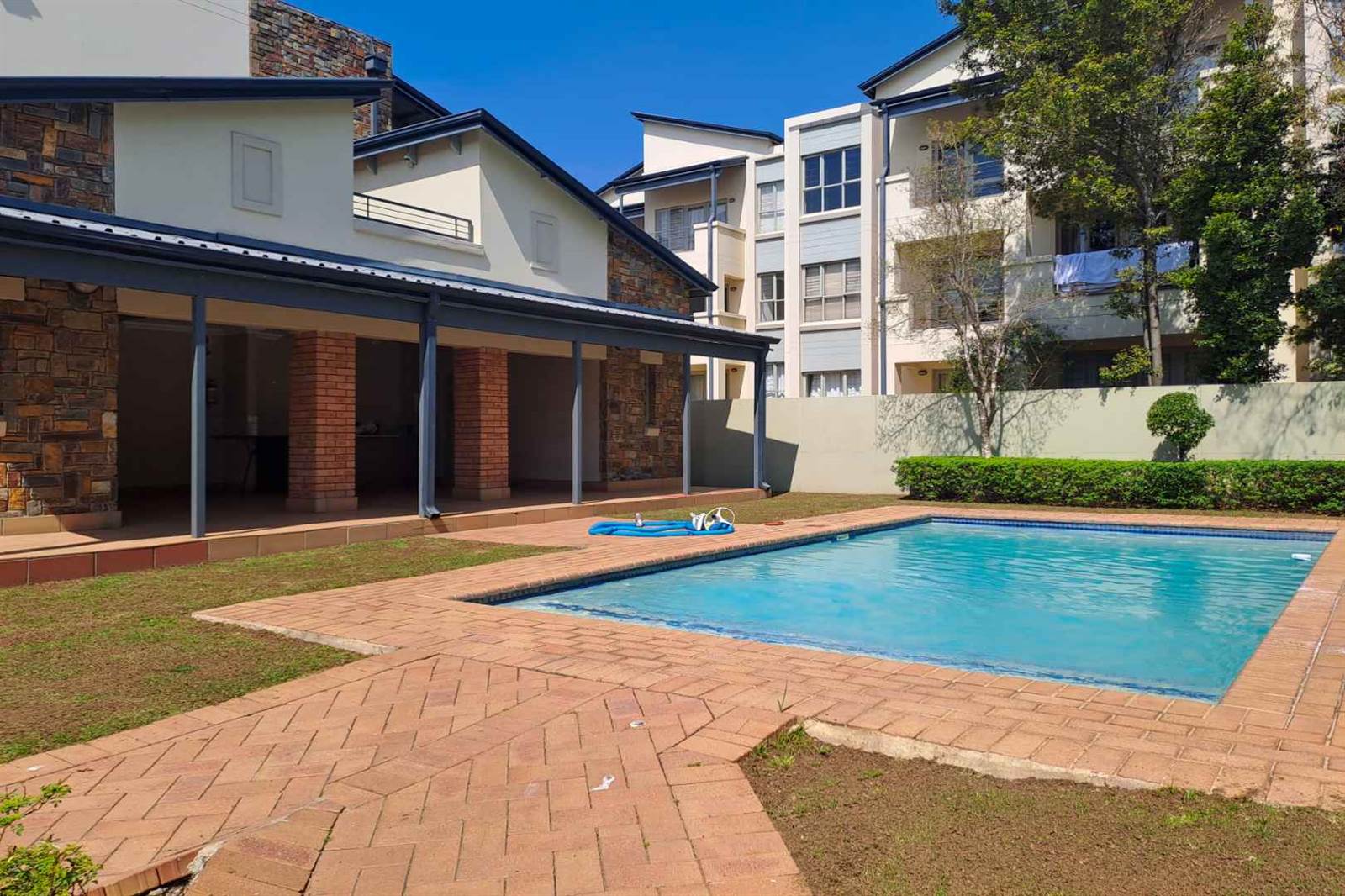 2 Bed Apartment in Parktown North photo number 16