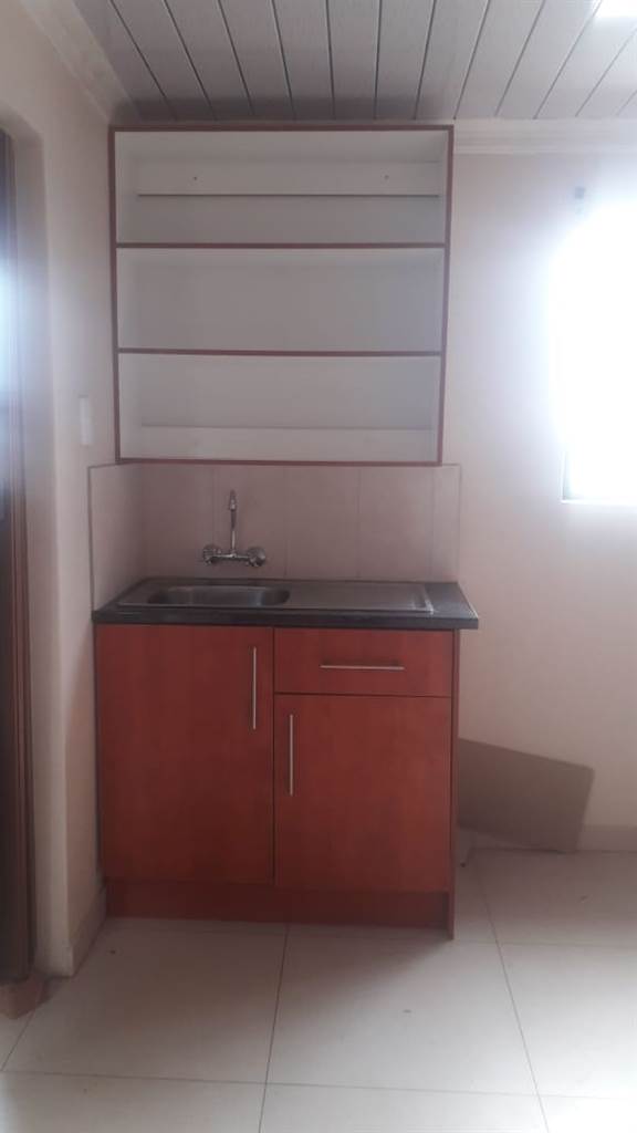 1 Bed Apartment in Protea Glen photo number 1