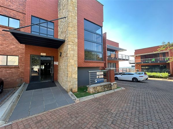 186  m² Commercial space