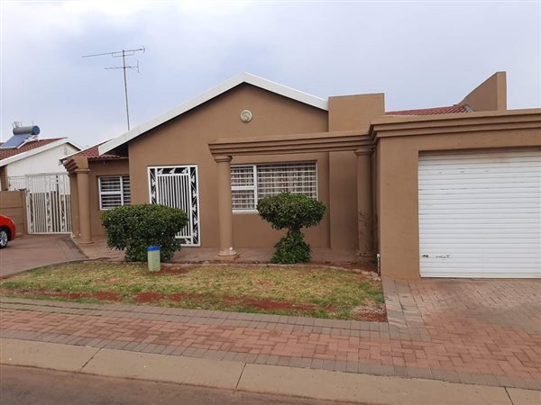 5 Bed House in Lenasia South