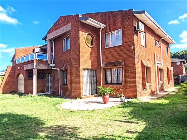 6 Bed House in Isipingo Rail