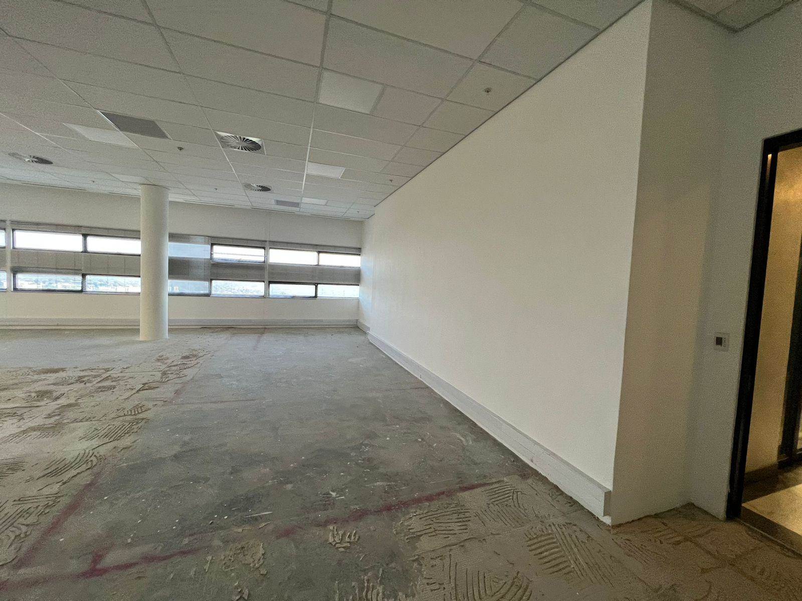 143  m² Commercial space in Illovo photo number 14