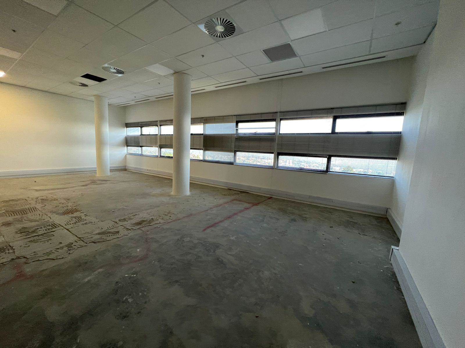 143  m² Commercial space in Illovo photo number 17