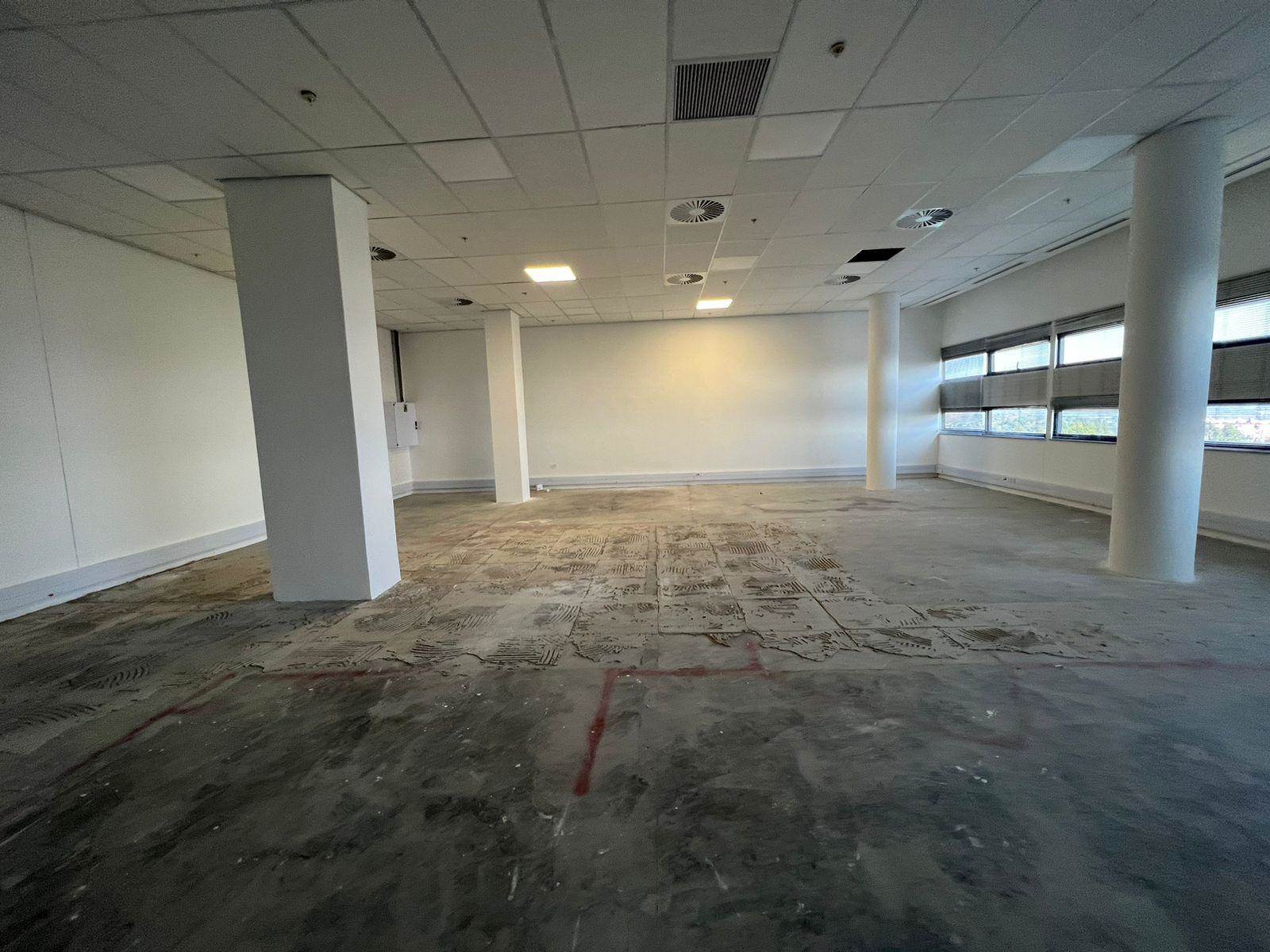 143  m² Commercial space in Illovo photo number 8