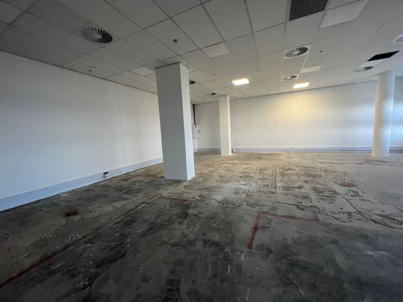 143  m² Commercial space in Illovo photo number 16