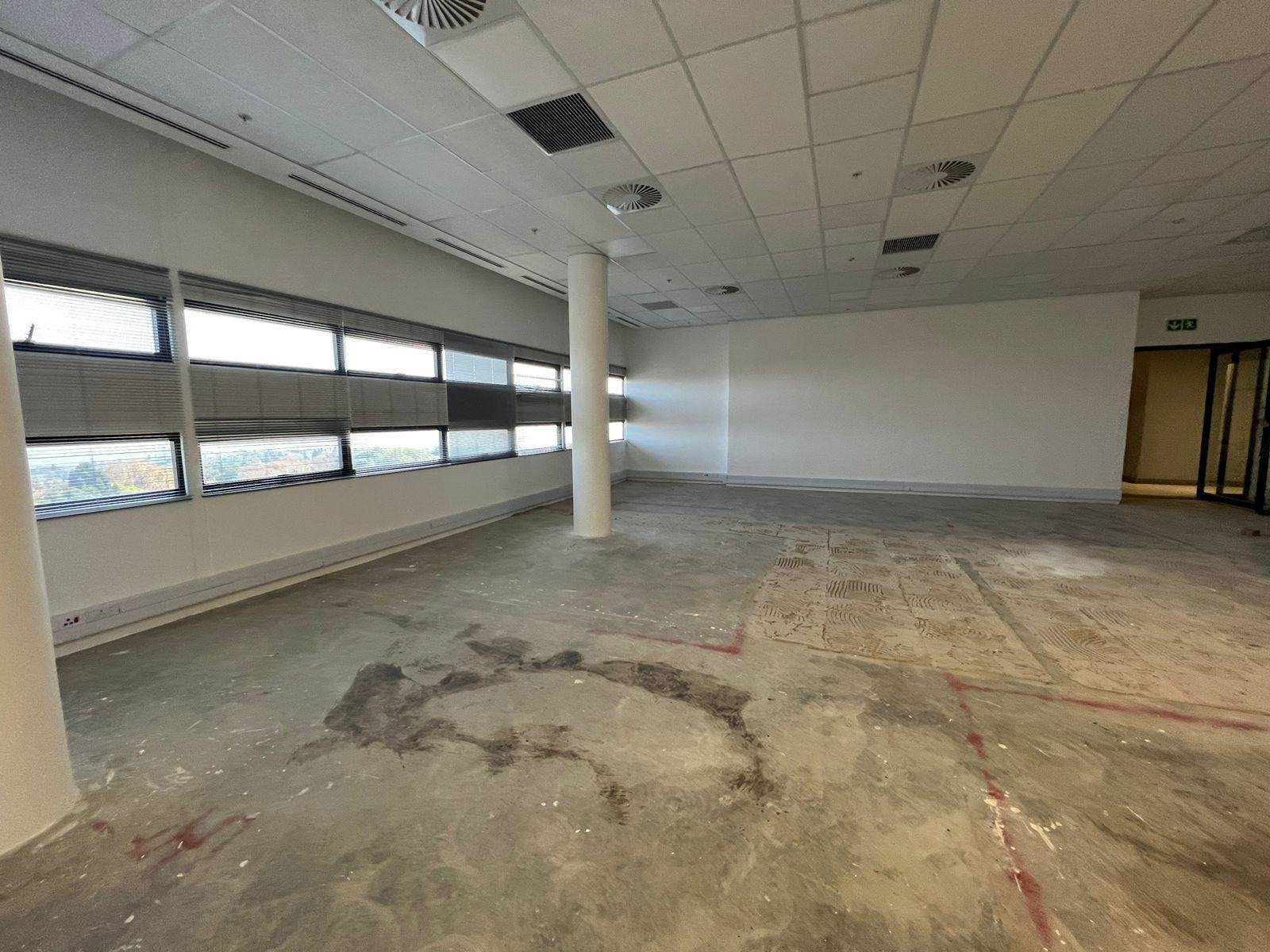 143  m² Commercial space in Illovo photo number 11