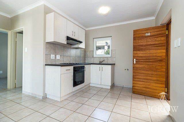2 Bed Apartment in Paarl Central East photo number 6