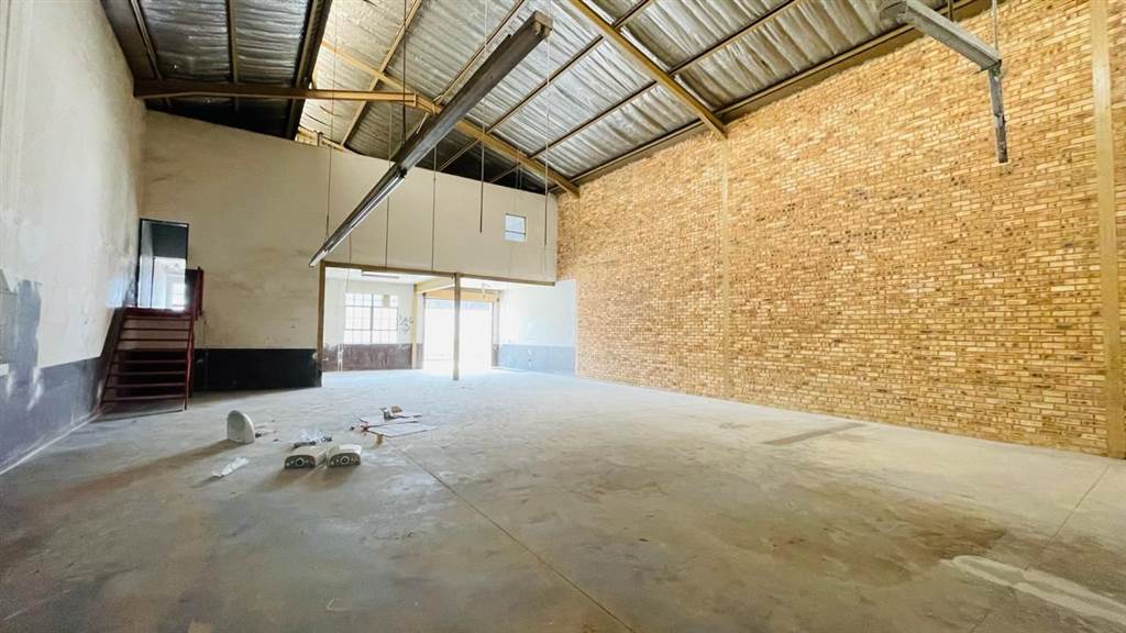 382  m² Industrial space in Stormill photo number 7