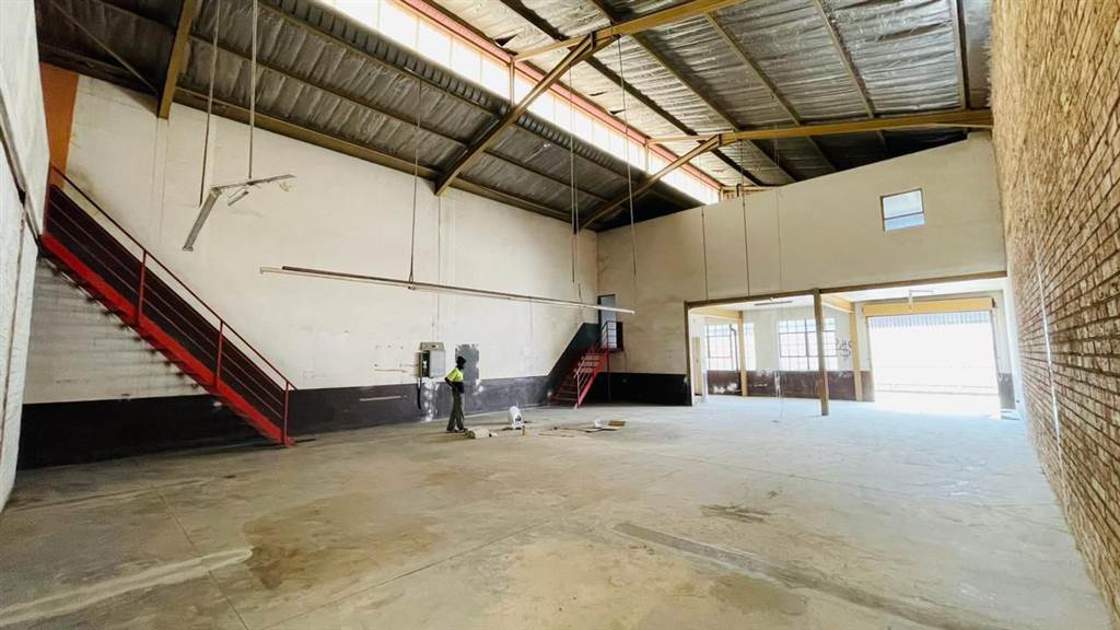 382  m² Industrial space in Stormill photo number 5