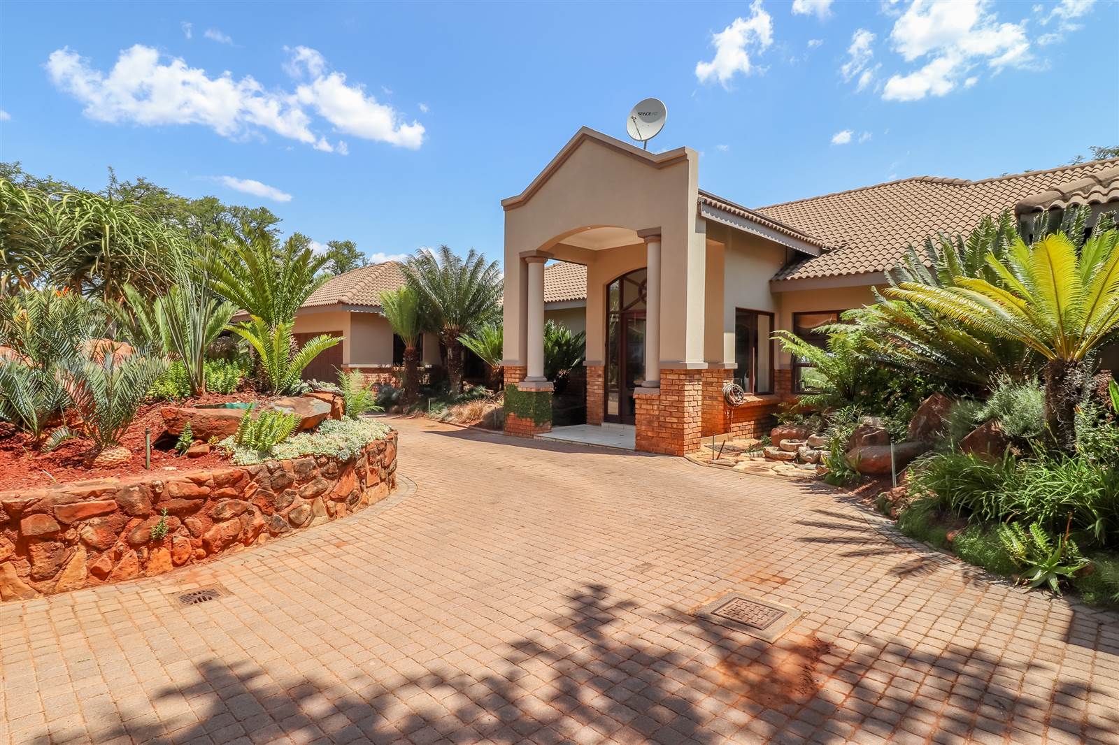 4 Bed House in Mooikloof Equestrian Estate photo number 6