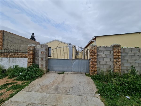 8 Bed House in Zwide