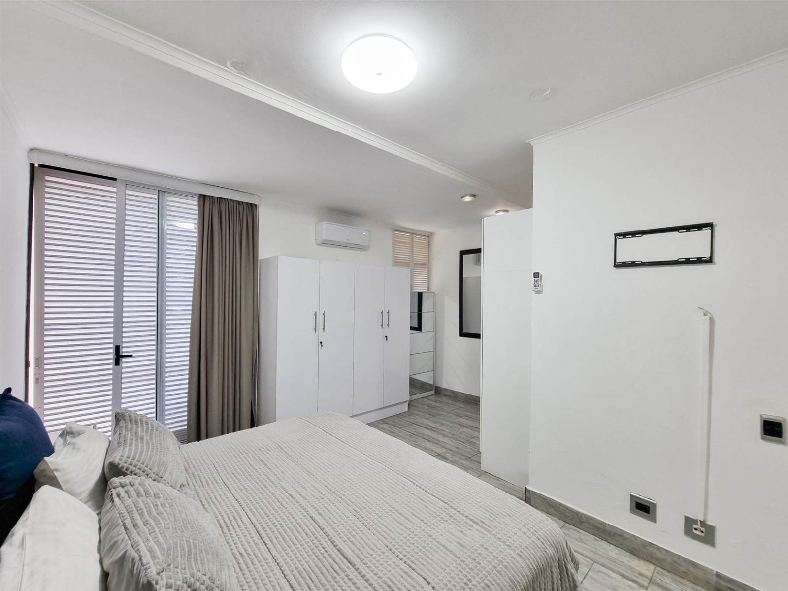 2 Bed Apartment in Umhlanga Ridge photo number 14