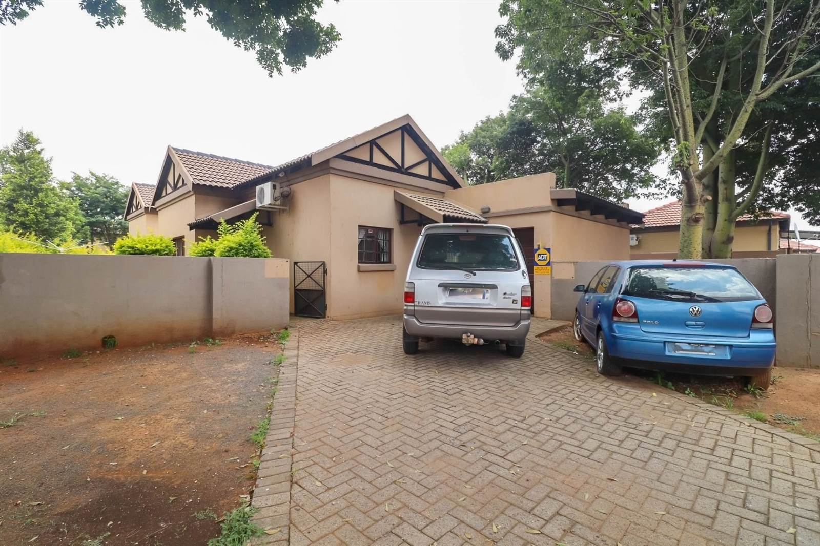 2 Bed Townhouse in Waterval East photo number 19
